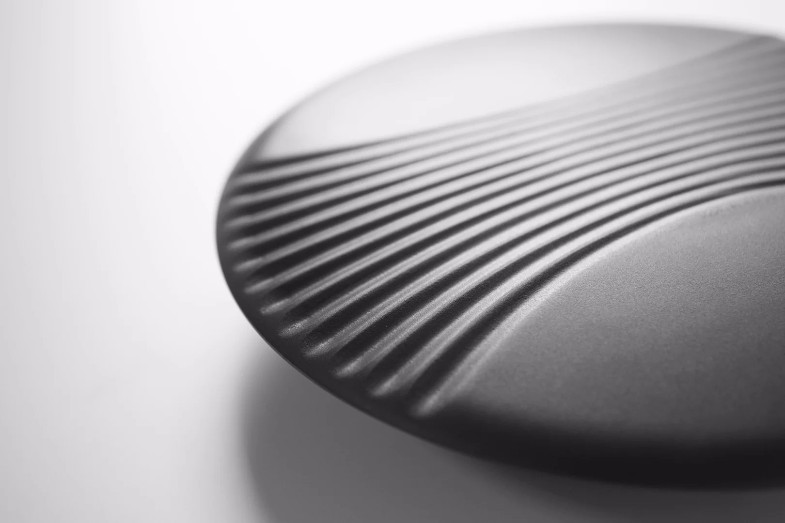 As well as acting as a strainer, the grooves on the underside of the Onelid release steam to avoid over boiling