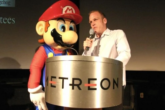 Adam Sessler, host of G4's X-Play introduces Mario at the 2005 awards