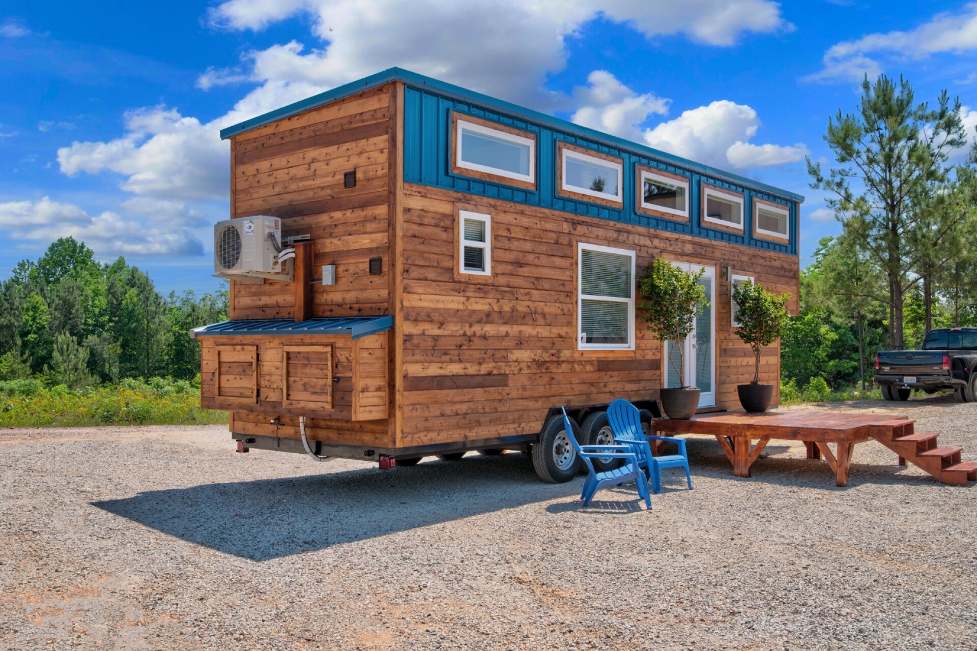 Luxurious tiny house squeezes in a loft with space to stand