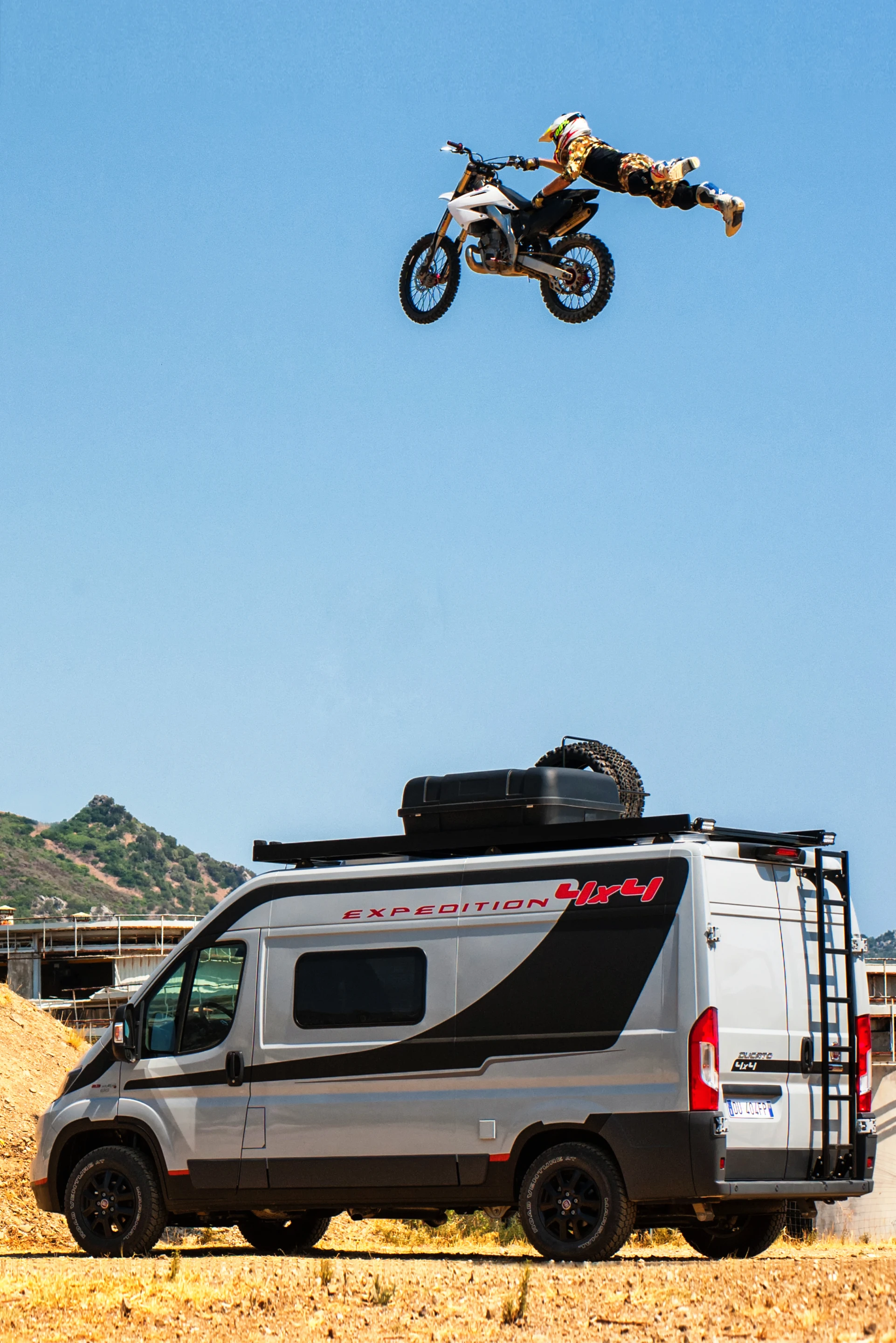 The Expedition 2017 is clearly built with high-flying motocross action in mind