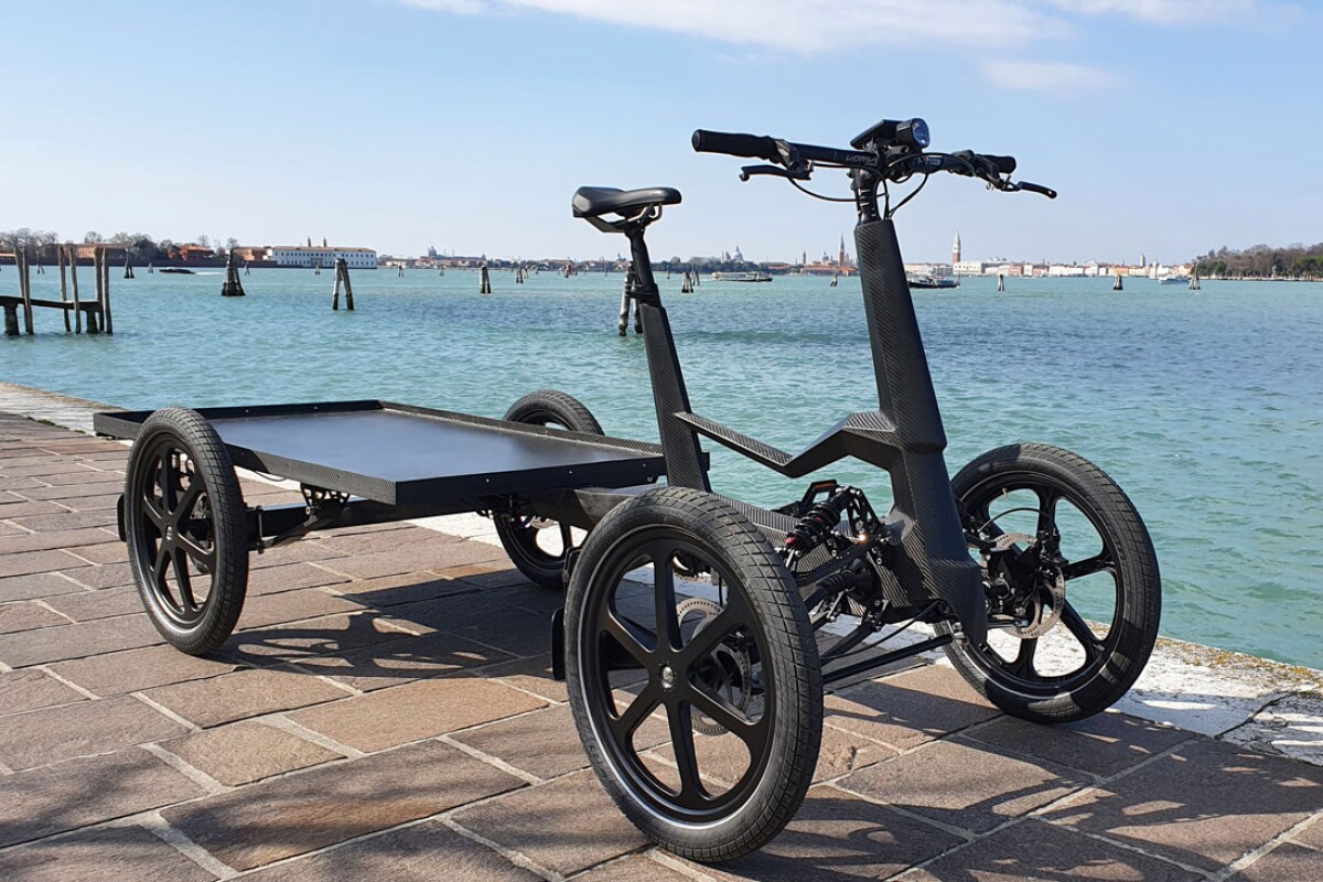 Modular carbon fiber equadricycle can be adapted to different loads