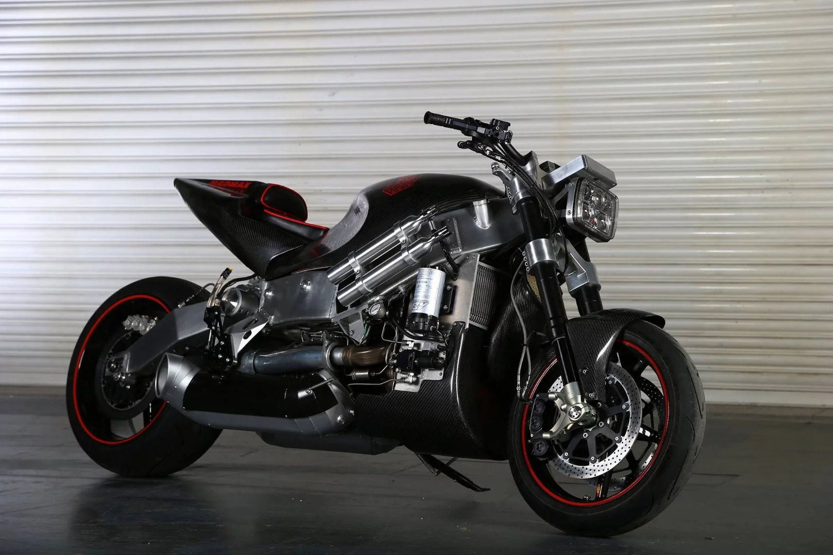Madmax streetfighter turbine motorcycle actually looks nice