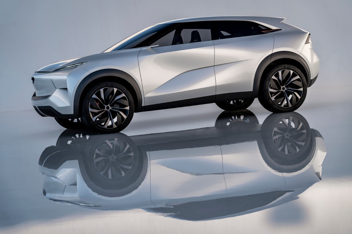 Large wheels, a flattened rear end, and lots of glass are immediately noticeable touches of the exterior’s design on the Infiniti QX Inspiration concept