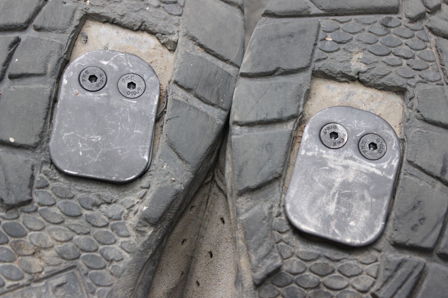 The magpeds' magnets engage included corrosion-resistant flat steel plates, which get bolted to the underside of the rider's SPD-compatible shoes