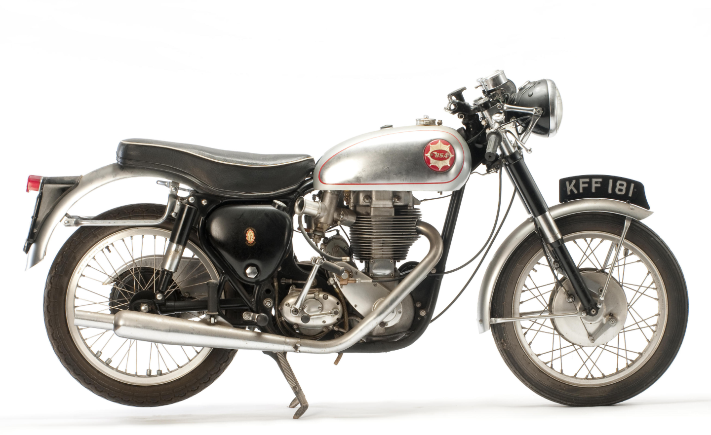 This 1955 BSA 500cc Gold Star below was expected to fetch £14,000 – 16,000 (roughly US$ 22,000 – 25,000) at Bonhams' Banbury Run auction, but failed to meet reserve