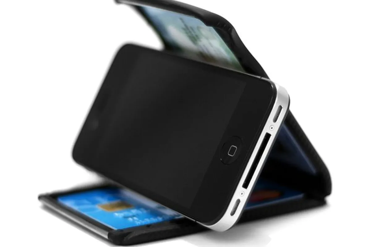 The Cobra Wallet looks like a useful companion for your smartphone