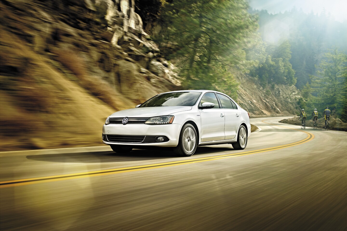 VW expects the 2013 Jetta Hybrid to achieve a combined fuel economy of 45 mpg, about 20 percent less fuel than a similarly-powered sedan with a conventional drivetrain