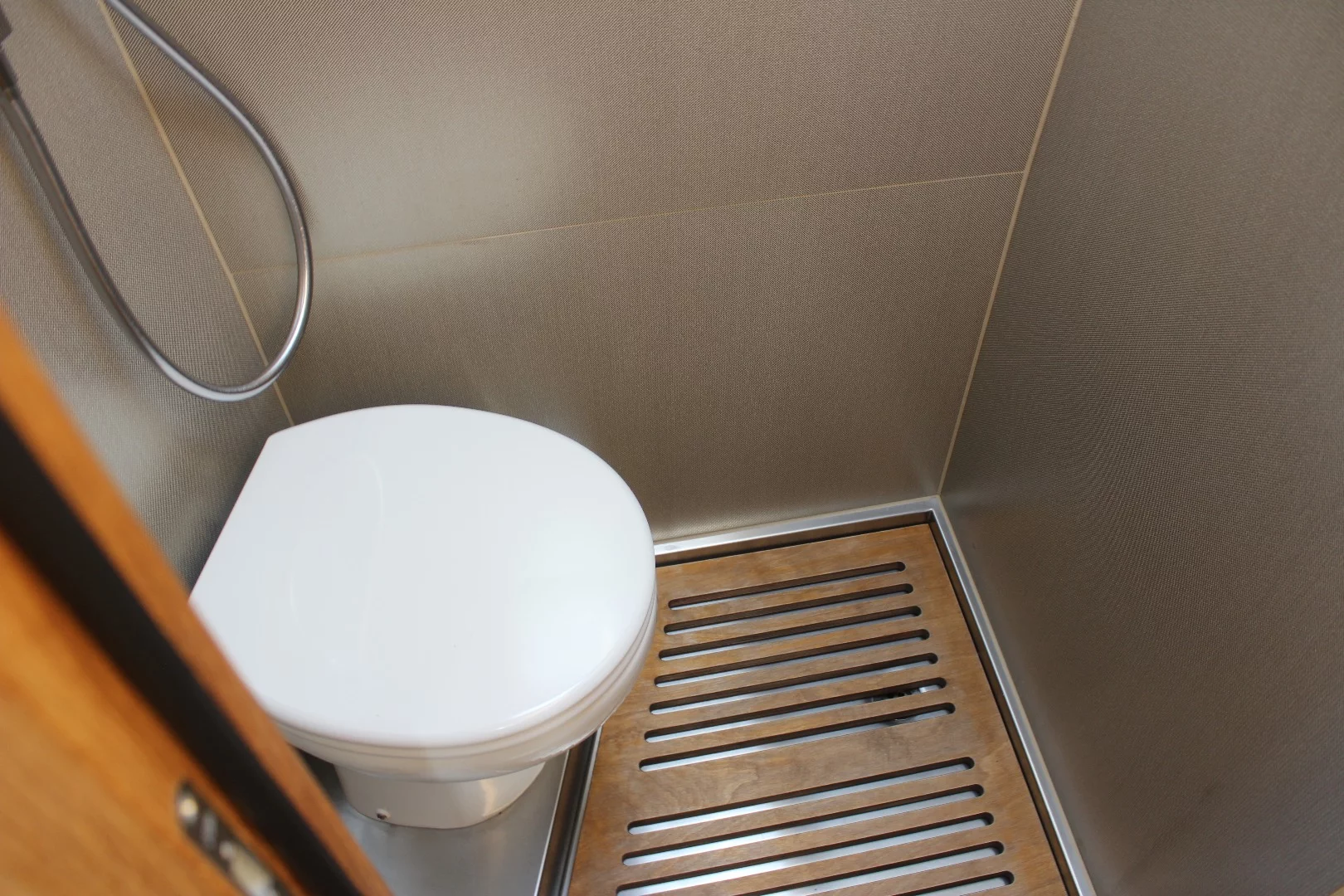 Huenerkopf Sprinter bathroom