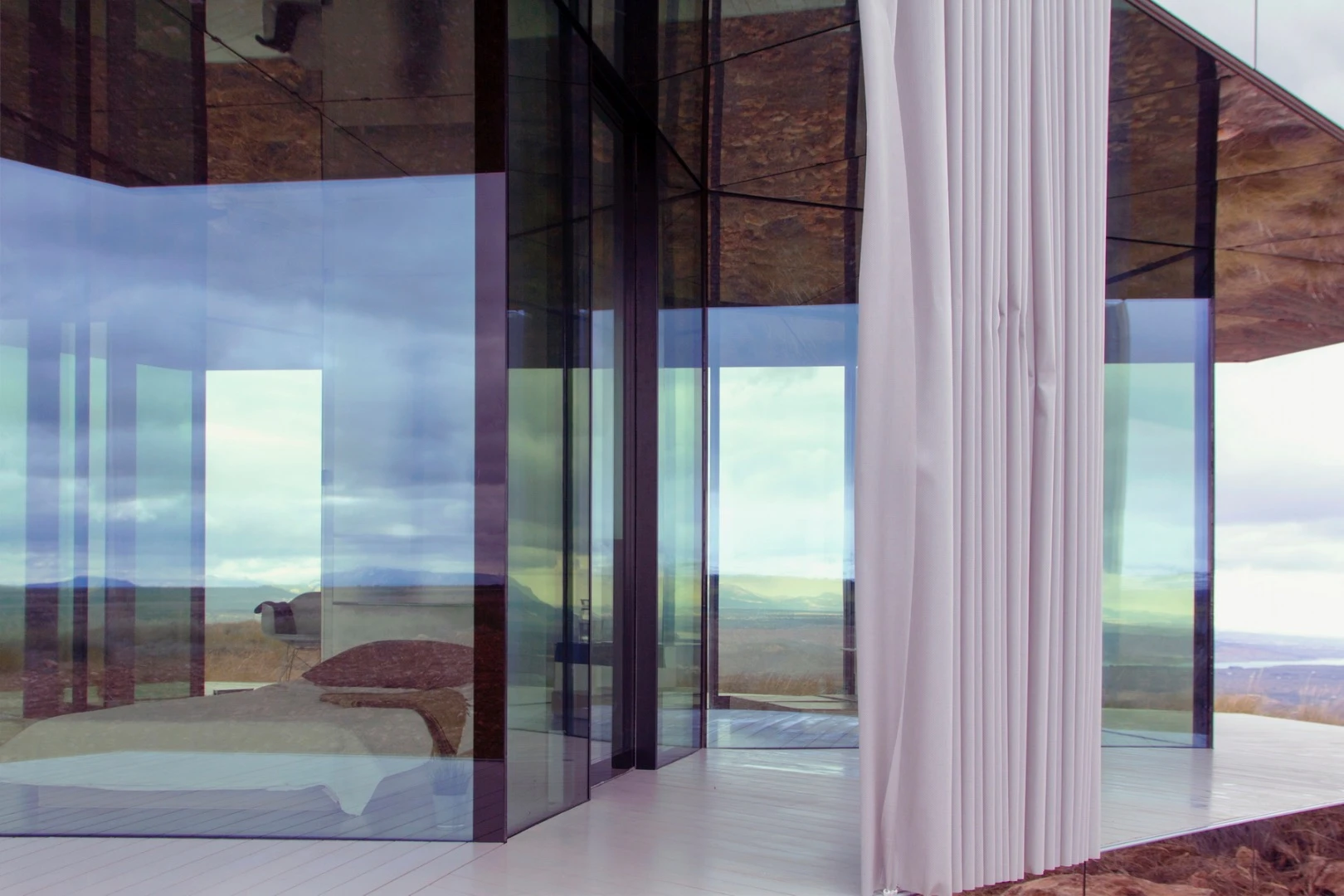 "The unit uses the vertical glazing panels of the envelope as structural walls, resisting the desert’s high-speed winds and supporting the timber stressed skin roof and deck," says OFIS