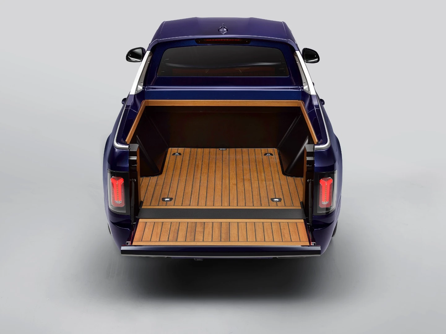 The X7 Pick-up offers 6.6 feet of bed length with the tailgate folded out