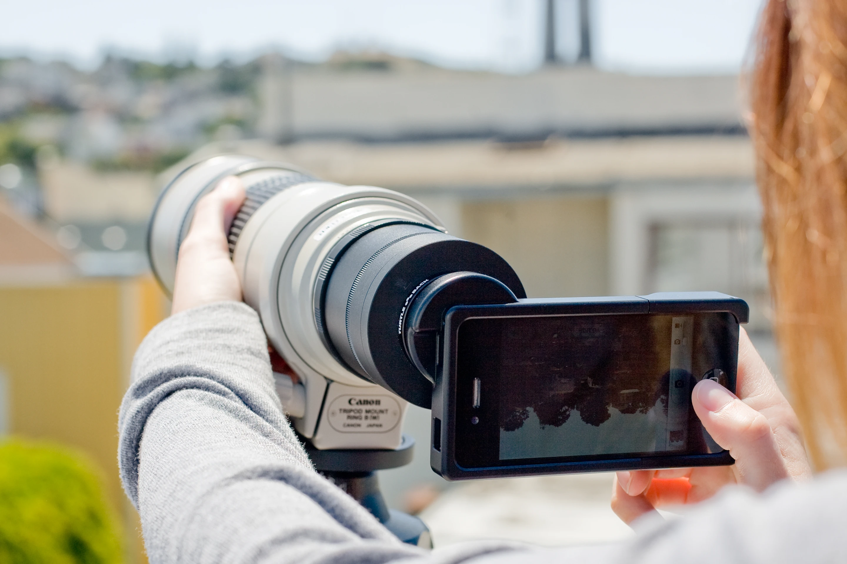 The absence of a mirror on the iPhone SLR Mount means that images will appear upside down (Photo: Photojojo)