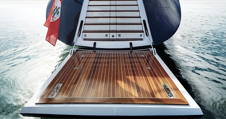 S/Y Antares III stern transom