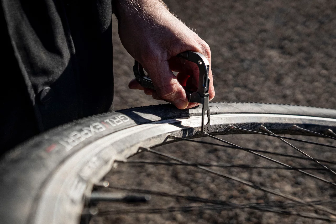 The Octo Max features two sizes of spoke wrench