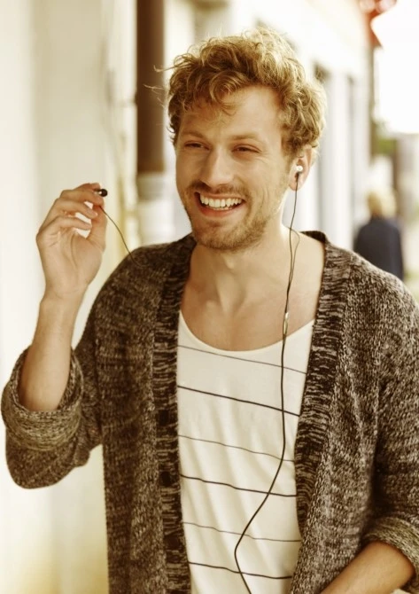 Pausing the music or taking a call is just a simple matter of taking out the ear buds