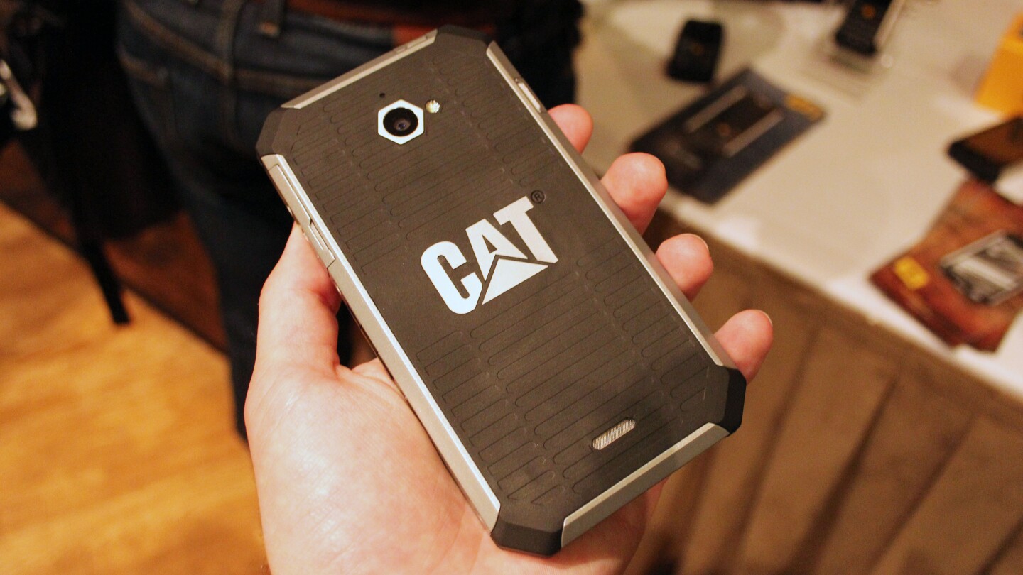 The Cat S50 smartphone includes an 8 MP rear-facing camera (Photo: Chris Wood/Gizmag)