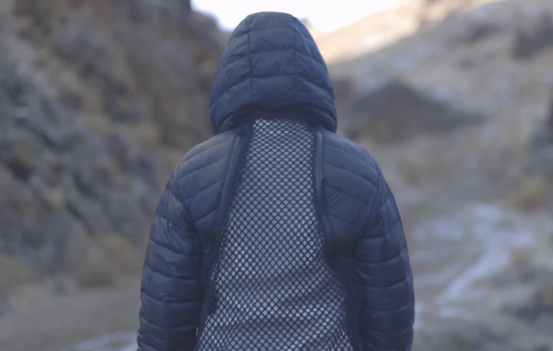 The mesh back panel comes with each Pak-Jak, adding a more jacket-like form for those that find the half-jacket too unconventional