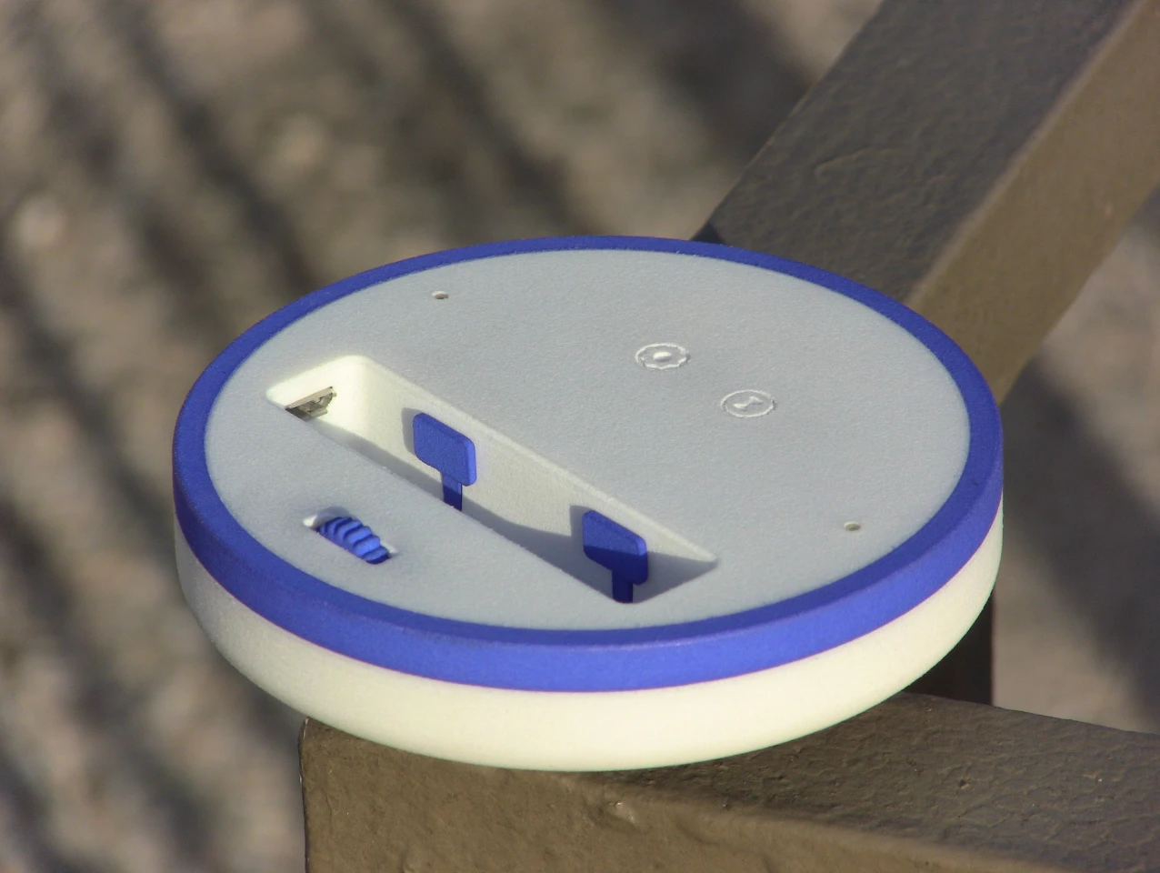 Users control the Spinpod via its capacitive touch buttons and LED indicators with a series of presses and swipes