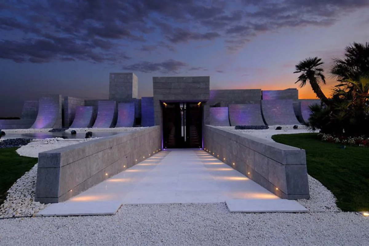 "1001 Nights" private dwelling by architects A-Cero