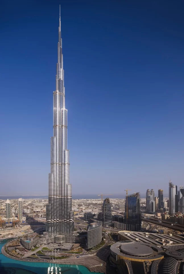 The Burj Khalifa's total floorspace is 334,000 sq m (3,595,146 sq ft), which is over twice the floorspace of China's Forbidden City, or four times the floorspace of London's Buckingham Palace