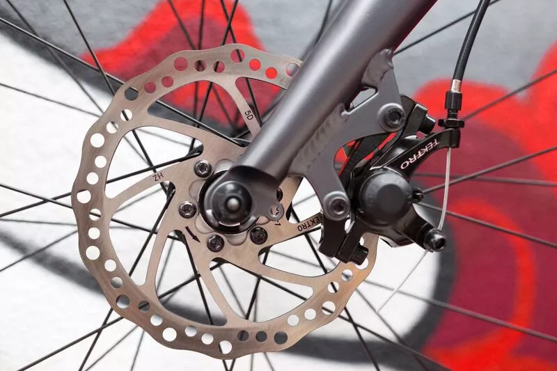 The 8-speed version of the Invincible bike features Tektro mechanical disc brakes