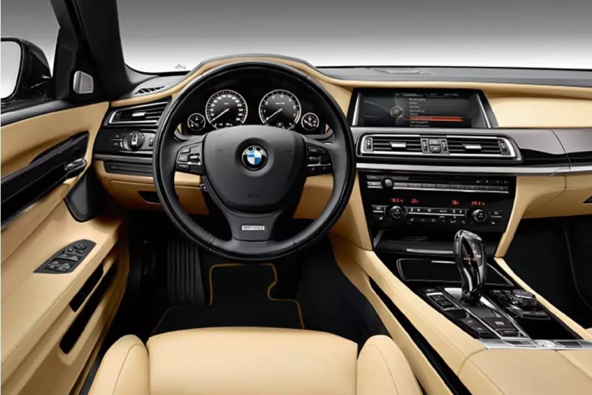 Cockpit of the “V-12 25 Years Edition” 760Li (Image: BMW)