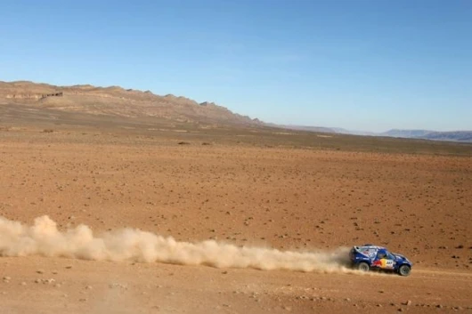 Sainz on the gas in the desert