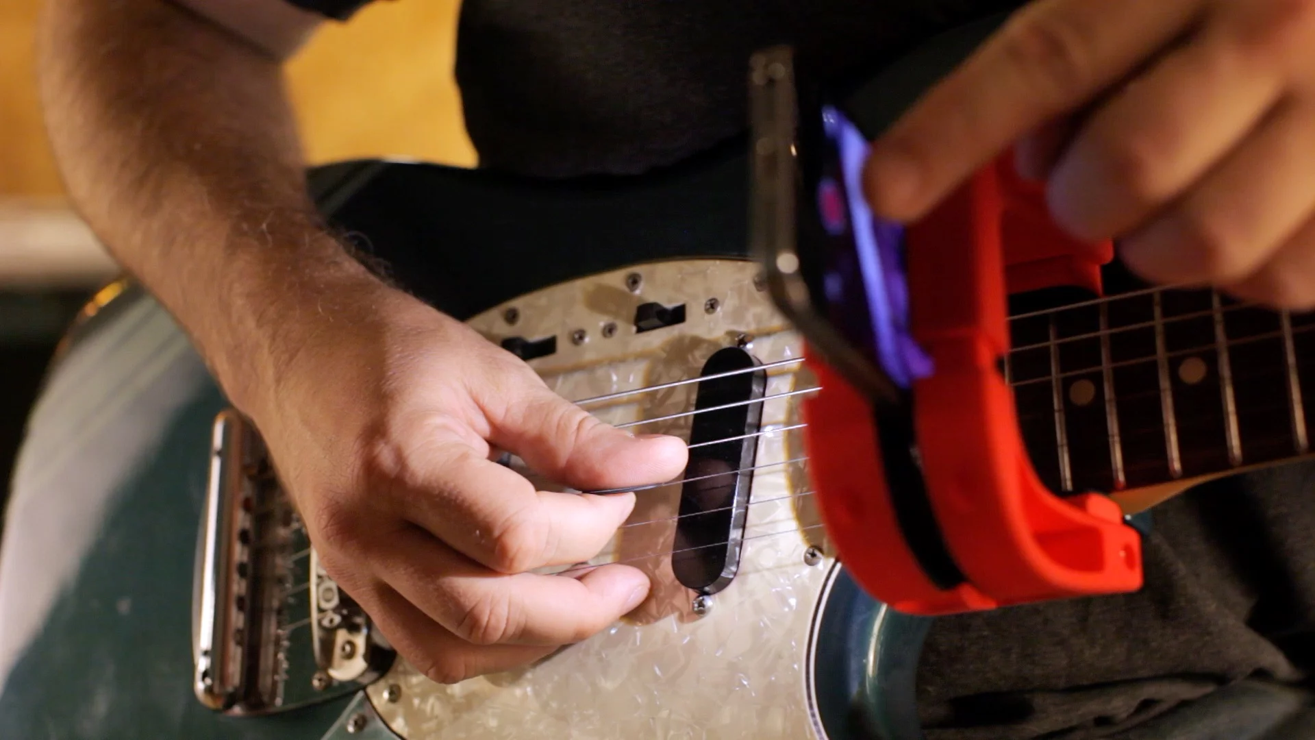 The cradle expands to accommodate a smartphone, where a video recording app is launched and then you can start shredding