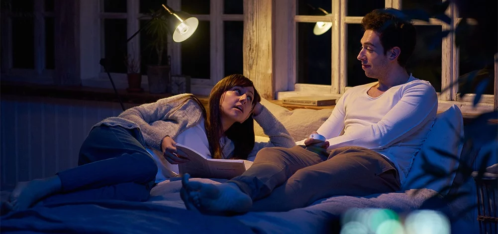 The LSPX-100E26J LED light bulb speaker comes with a remote control and can also be controlled via an accompanying mobile app