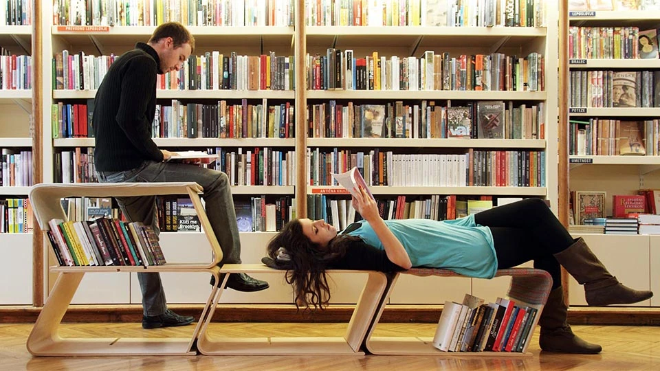 LLSTOL being used in an unusual fashion in a public library