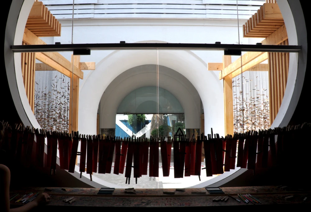 Hungarian Pavilion: highlights the uplifting power of communal building (Photo: Edoardo Campanale)