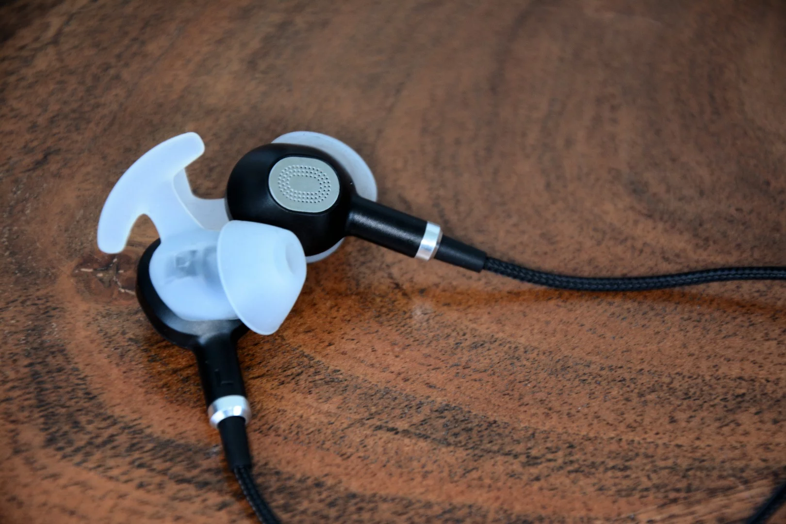 The H15 tips are designed to hook under the upper antihelix of the ear and push the tip against the canal opening, creating a seal that cuts down on ambient noise