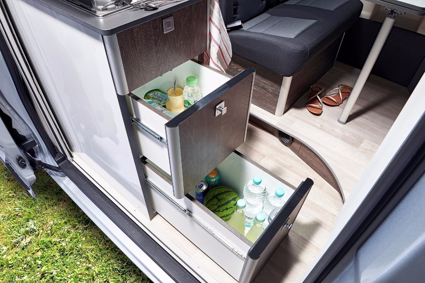 The two refrigerated drawers provide 70 liters of cold storage