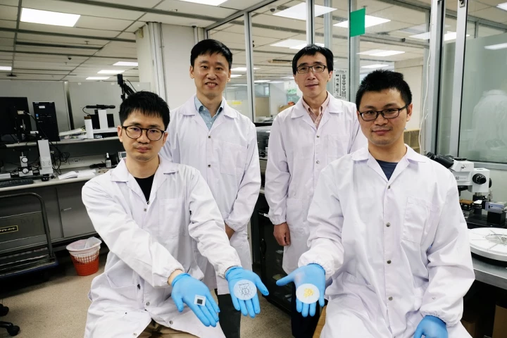 The research team, with three versions of the battery