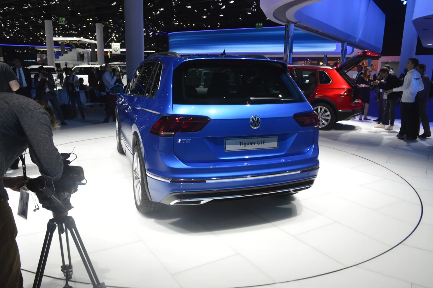 The rear end borrows a lot from the VW Golf