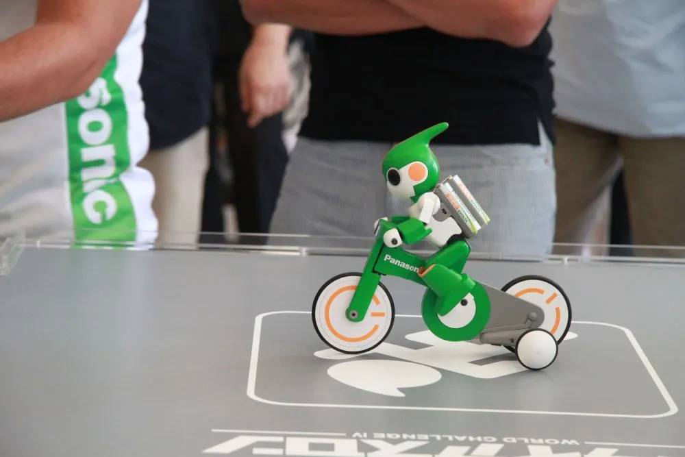 Panasonic's EVOLTA cycling robot