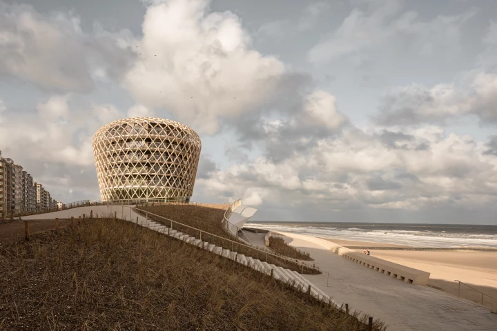 Silt is located on the Belgian coastline and is designed to withstand sea level rise and extreme storms