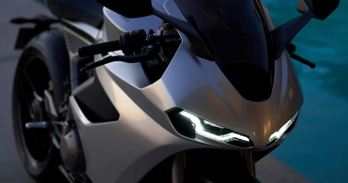 Norton's 206-hp V4 superbike finally arrives ... with surprising ...