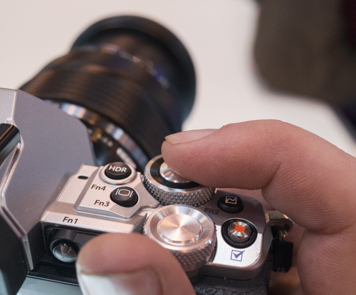 The controls on the Olympus OM-D E-M5 II make it feel natural to use (Photo: Simon Crisp/Gizmag.com)