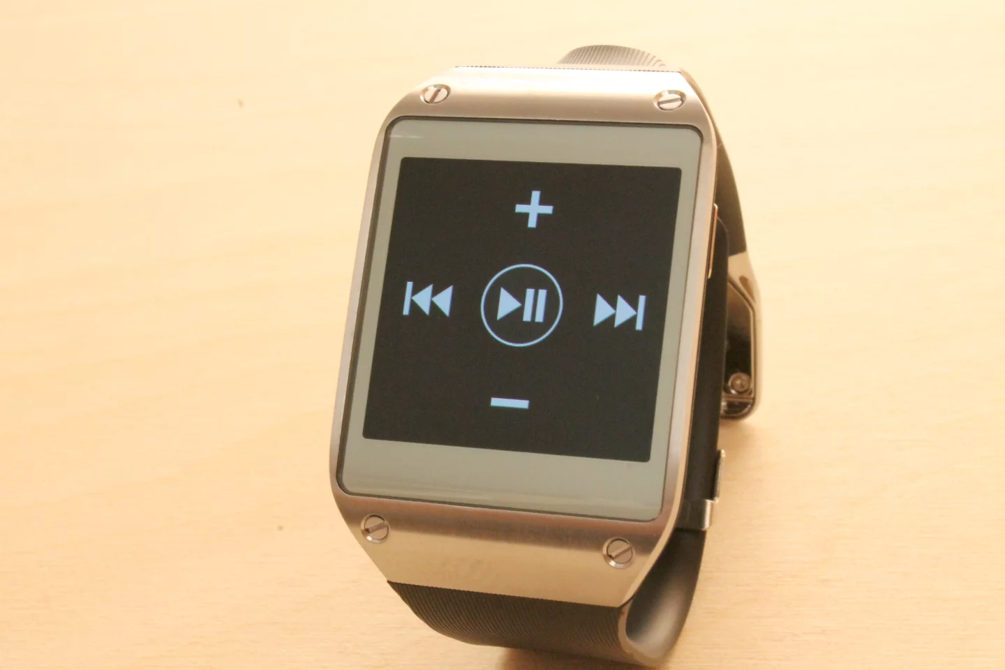 The Gear's media controls, which don't let you manually choose tracks