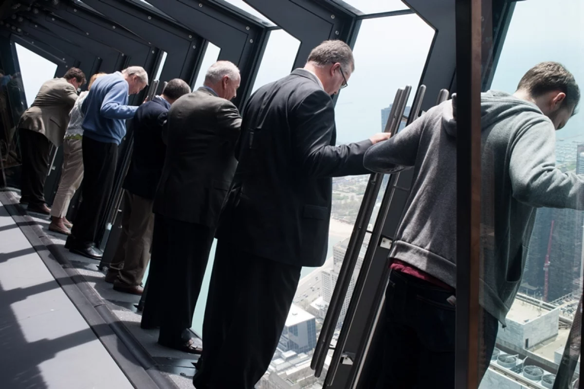 A new viewing platform has been installed at 360 Chicago that tilts visitors out over a 1000 ft (305 m) drop