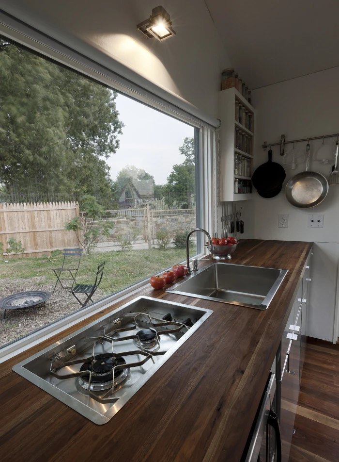 Stovetop without cutting board in place (Photo: Paul Burk Photography)