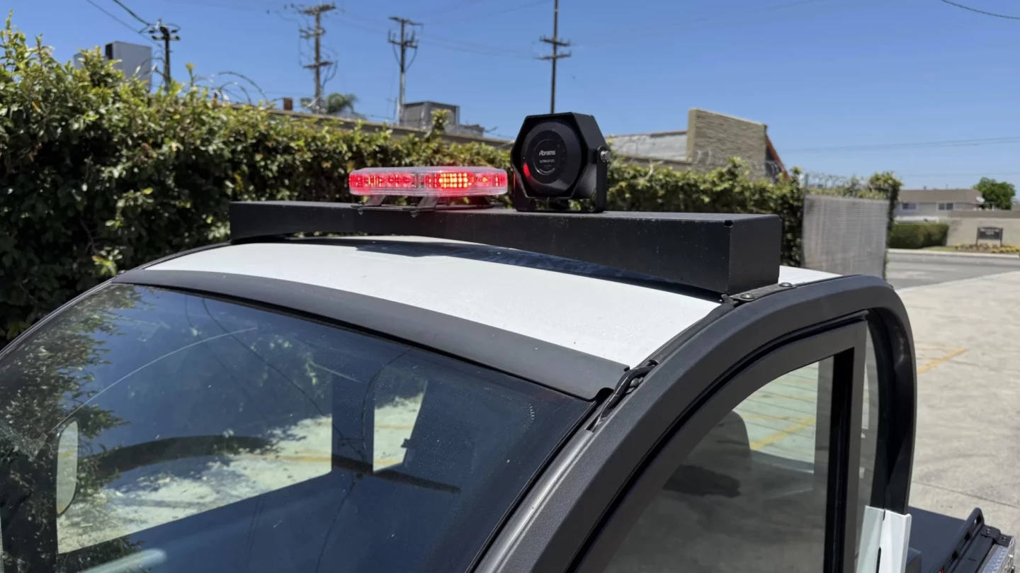 Abrams red emergency lighting with 360-degree coverage plus a 124-dB siren