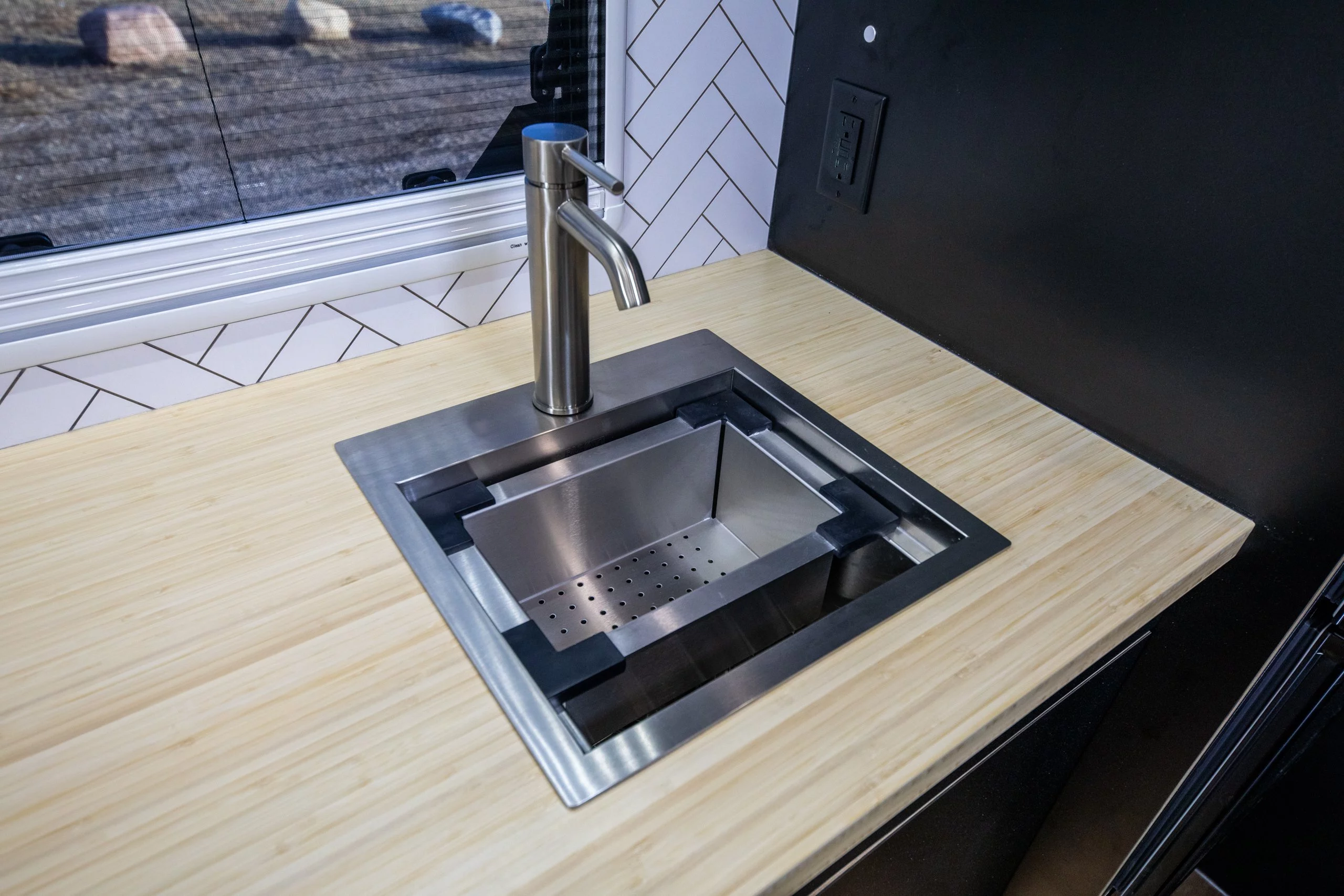 Wilderness Vans Grid kitchen sink
