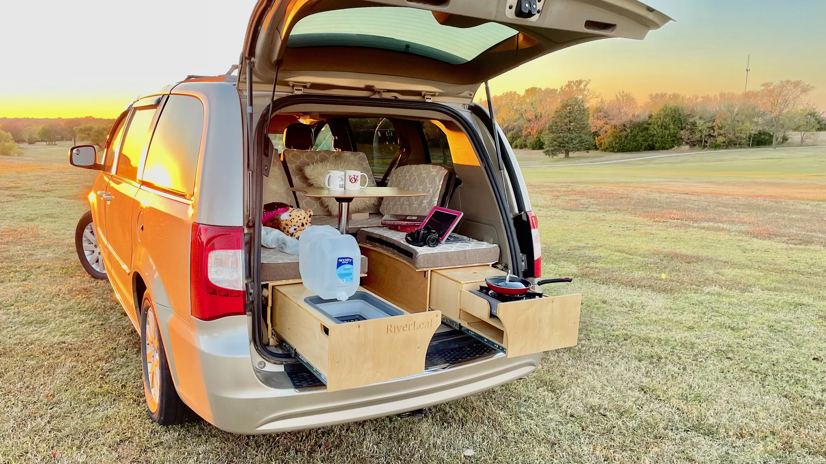 RiverLeaf Arches in cook/dine lounge mode