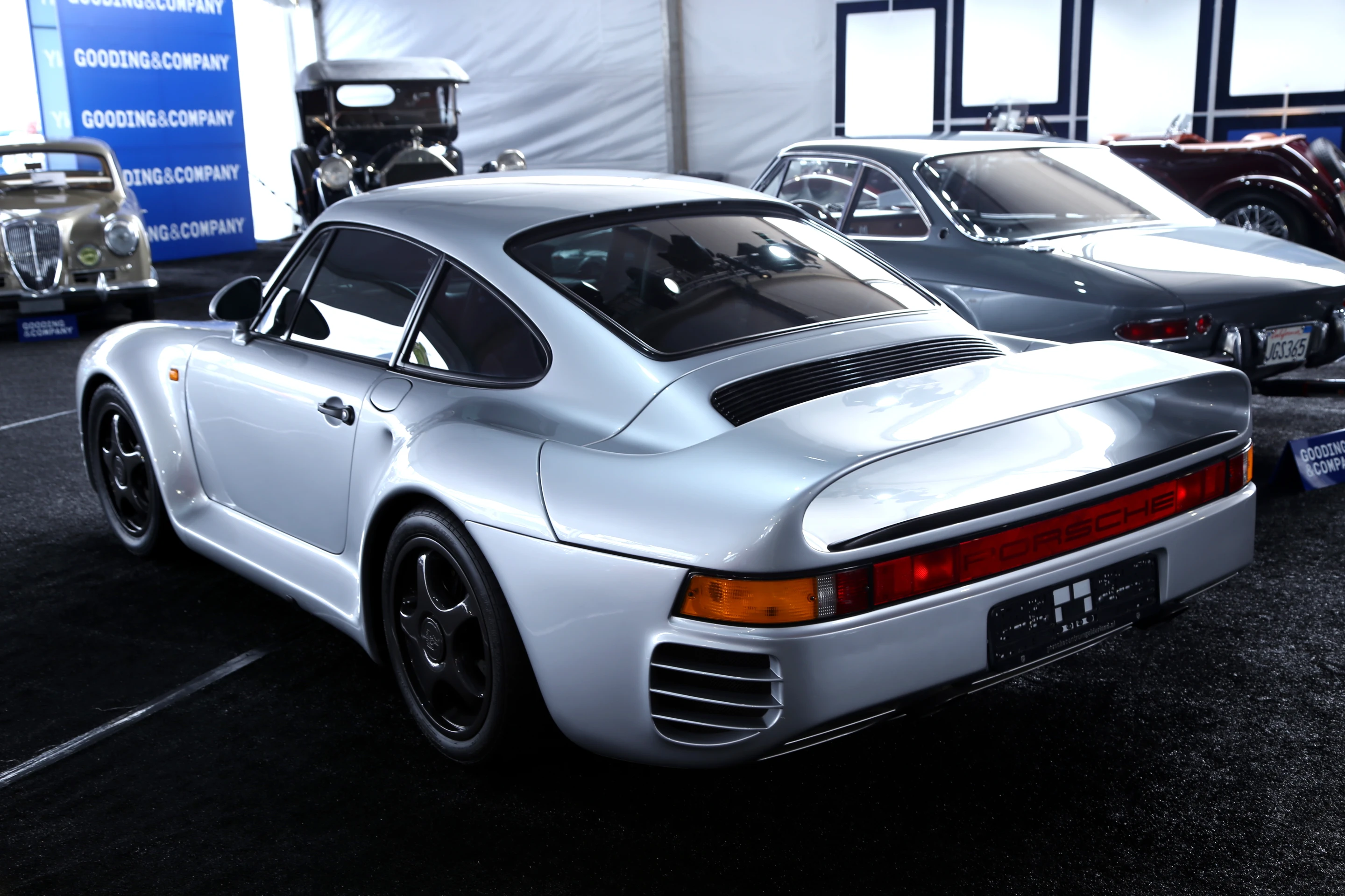 The1988 Porsche 959 Komfort was the first performance car to feature an all wheel drive system (Photo: Angus MacKenzie/Gizmag.com)