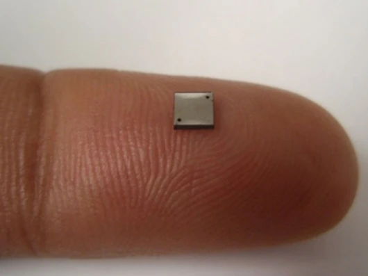 The world's smallest working fuel cell. (Image: Saeed Moghaddam via NewScientist)
