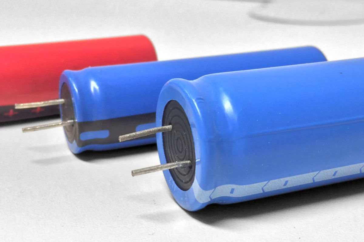 Toomen's high-density hybrid power capacitors offer the density of lithium batteries, but with much greater charge and discharge rates, a massive range of safe operating temperatures, enormous lifespans and no danger of explosion