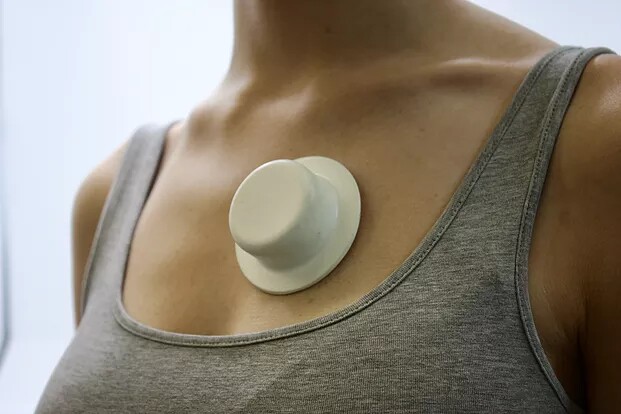 Afflo is a fascinating, and well considered, wearable health device for asthmatics designed to both measure environmental information and track an individual’s respiratory symptoms