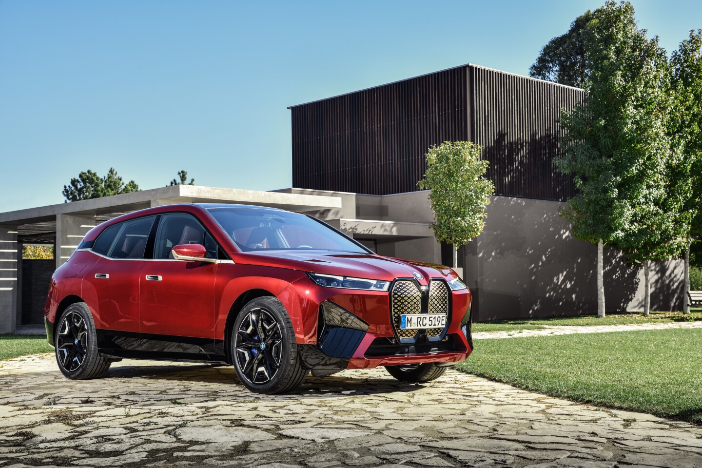 There's nothing "shy" about that grille, but BMW does say it's part of the new "shy tech" strategy because it conceals a variety of driver-assistance sensors