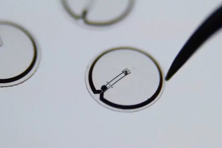 Microsoft and the University of Washington are developing an electronic contact lens that can non-invasively monitor and wirelessly report blood sugar levels